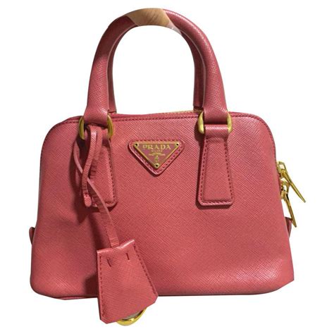 Sacs Prada femme .